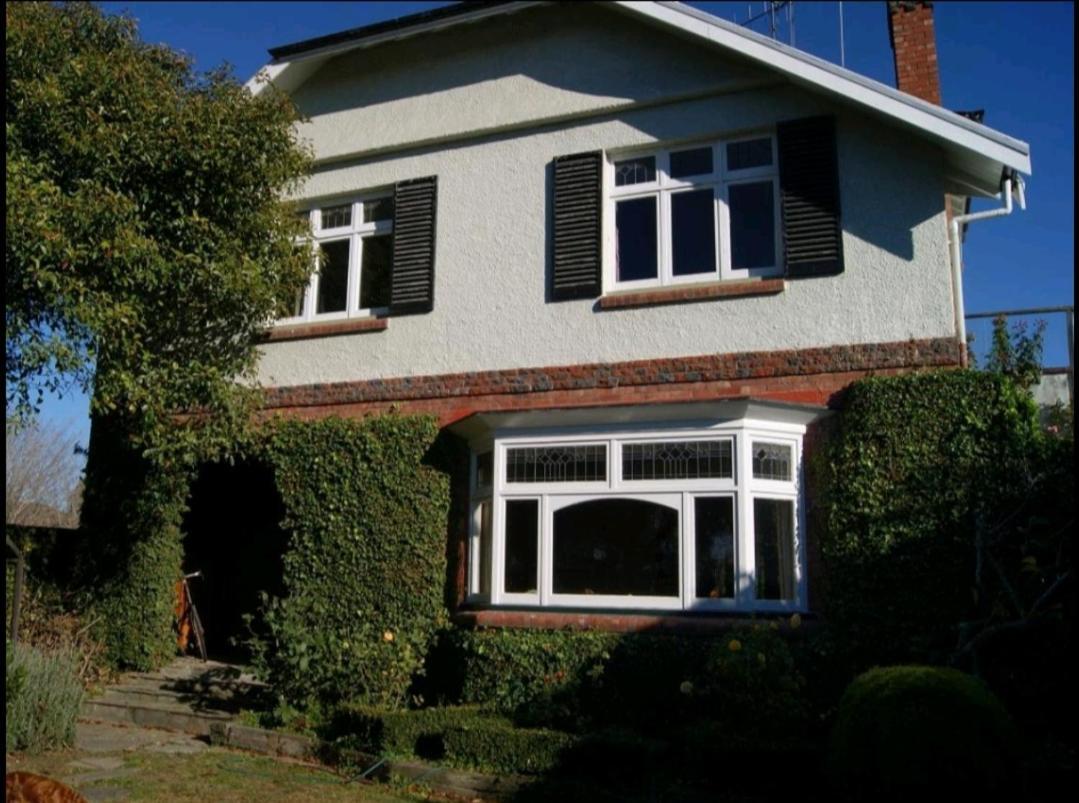 100 Year Old English Character House 호텔 티머루 외부 사진