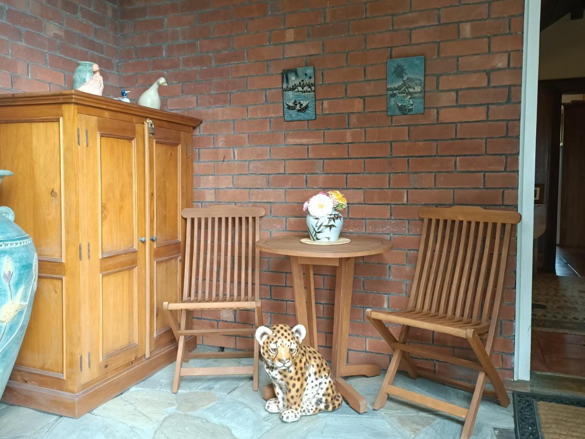 100 Year Old English Character House 호텔 티머루 외부 사진